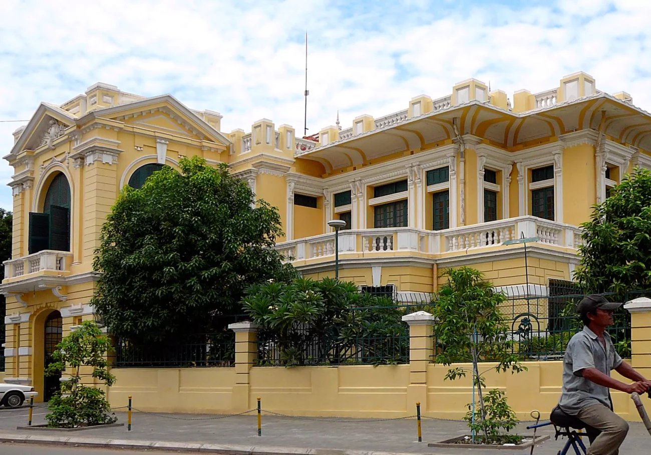 Французский колониальный стиль в городских постройках Камбоджи
