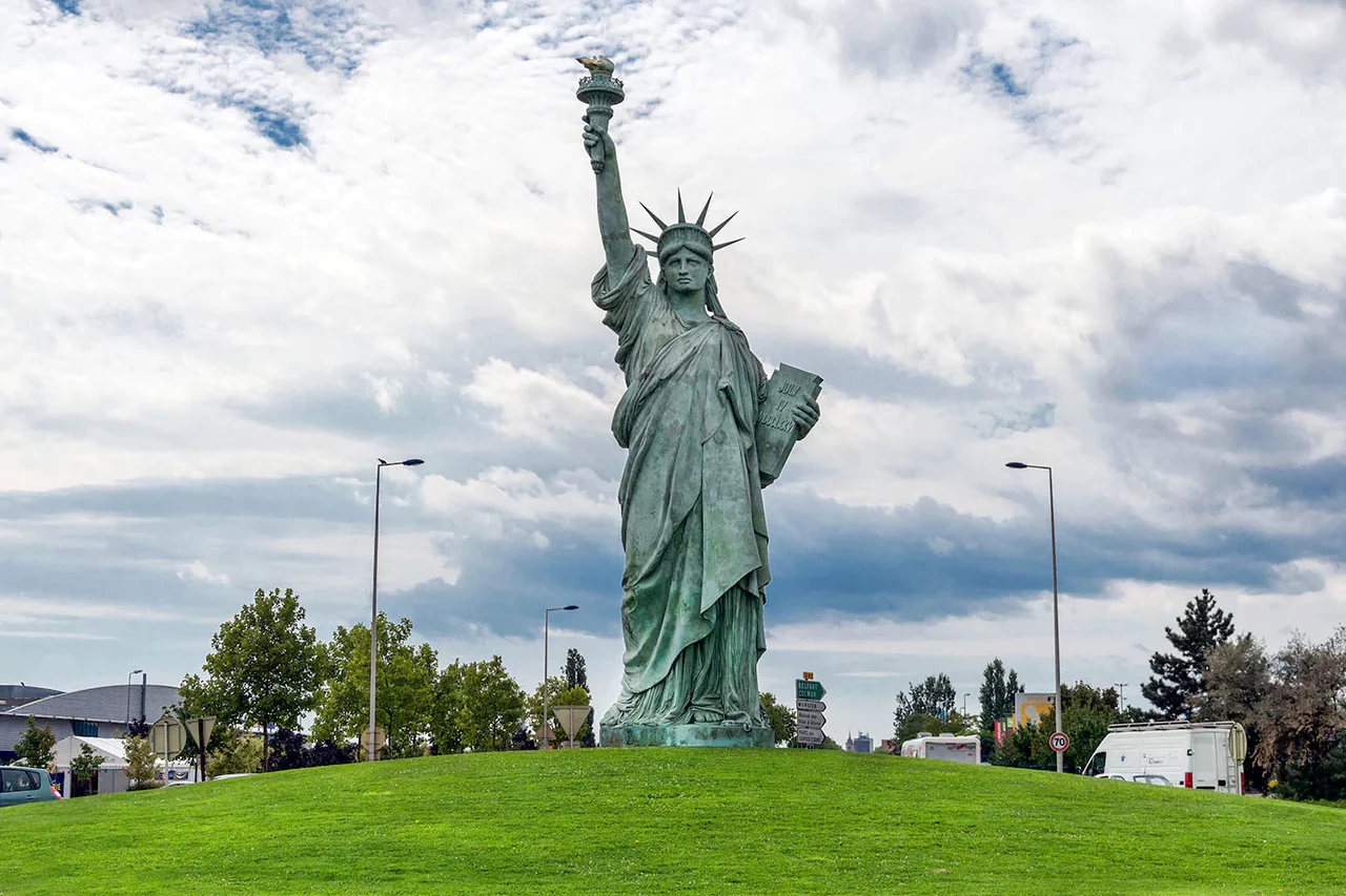 Плагиат в архитектуре: Статуя Свободы во Франции