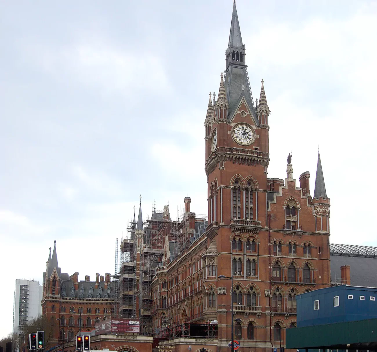 Лондонский вокзал Сент-Панкрас как пример неоготического стиля в архитектуре